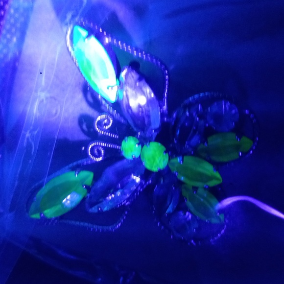 VTG GLOWING Green & Blue Marquise Rhinestone Butterfly Brooch - Picture 6 of 8